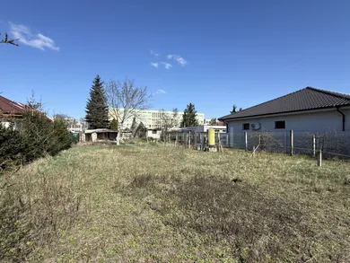 Na predaj pozemok, 805 m², Sereď, Kasárenská