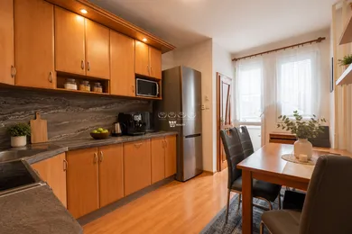 Квартири в оренду, 3-кімнатні, Kysucké Nové Mesto · €460