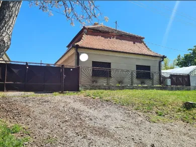 Domy na predaj 3-izbový, Hurbanovo · €84 000