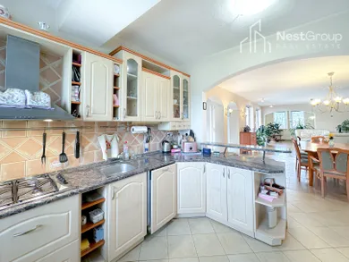 Na predaj 6-izbový dom, 270 m², Levice