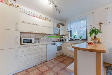 Na predaj 6-izbový dom, 178 m², Kvačany
