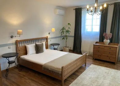 Na prenájom 5-izbový dom, 170 m², Bratislava-Dúbravka