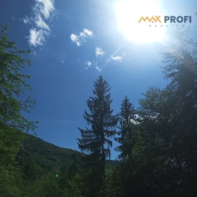 Na predaj pozemok, Podhradie