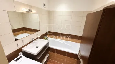 Na predaj 1-izbový byt, 35 m², Bratislava-Podunajské Biskupice