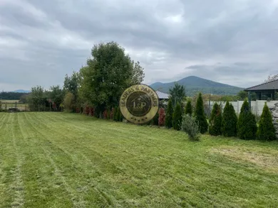 Na predaj pozemok, Trstín