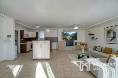 Na predaj 5-izbový dom, 228 m², Bratislava-Staré Mesto