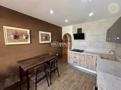 Na prenájom 3-izbový byt, 71 m², Prievidza