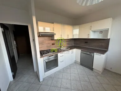 Na predaj 4-izbový byt, 75 m², Bratislava-Dúbravka, Nejedlého