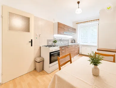 Na predaj 2-izbový byt, 64 m², Trenčín