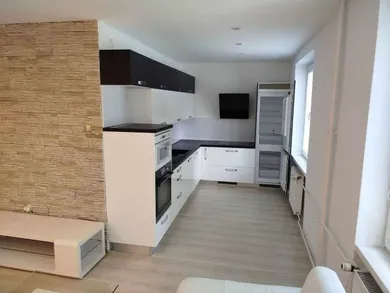 Na prenájom 2-izbový byt, 53 m², Banská Bystrica, Trieda SNP