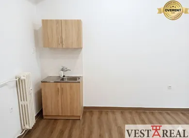 Na prenájom komerčné, 30 m², Trnava, Františkánska