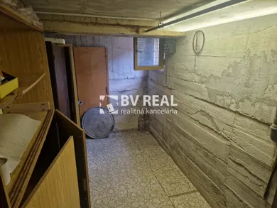 Na predaj 2-izbový rekreačný dom, 474 m², Malé Uherce, -