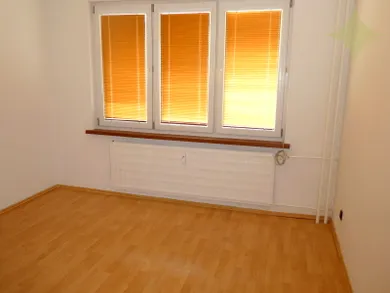 Na predaj 3-izbový byt, 73 m², Lučenec, Ulica Továrenská