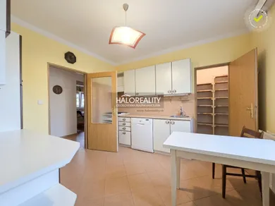 Mieszkania na sprzedaż, 3-pokojowe, Levice · €198 000