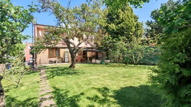 Domy na sprzedaż, 6-pokojowe, Biely Kostol · €270 000