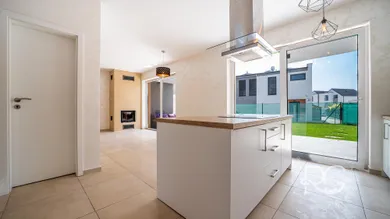 Domy na sprzedaż, 4-pokojowe, Senec · €309 000