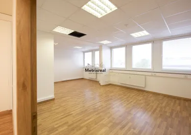 Eladó kereskedelmi ingatlanok, Bratislava-Ružinov · €751 291