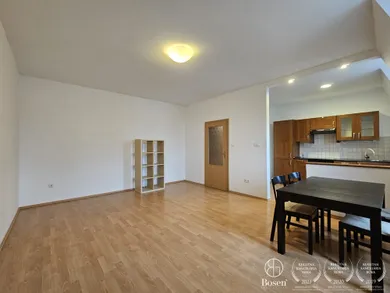 Na prenájom 2-izbový byt, 58 m², Dunajská Streda, Hlavná