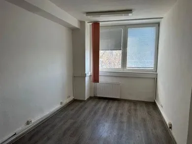 Na prenájom komerčné, 36 m², Bratislava-Petržalka, Panónska cesta
