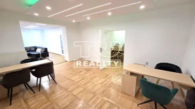 Mieszkania na sprzedaż, 4-pokojowe, Žilina · €299 000