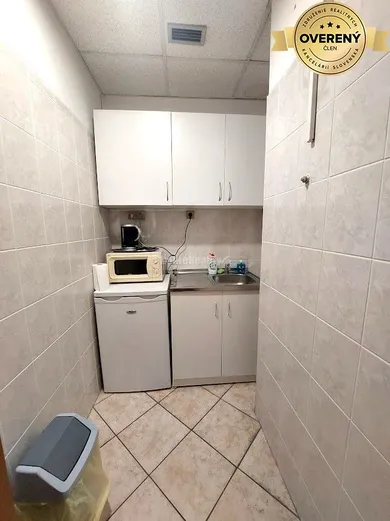 Na prenájom komerčné, 19 m², Banská Bystrica, Janka Kráľa