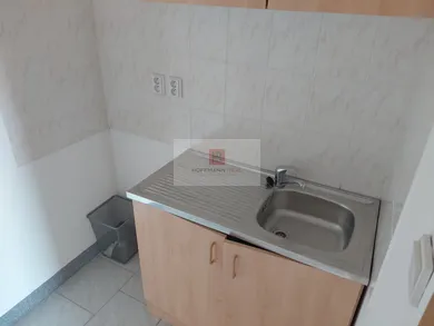 Na prenájom komerčné, 36 m², Bratislava-Ružinov, Tomášikova