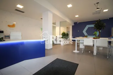 Na prenájom komerčné, 186 m², Bratislava-Petržalka, Šustekova
