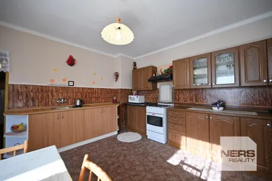 Na predaj 5-izbový dom, 145 m², Tepličky