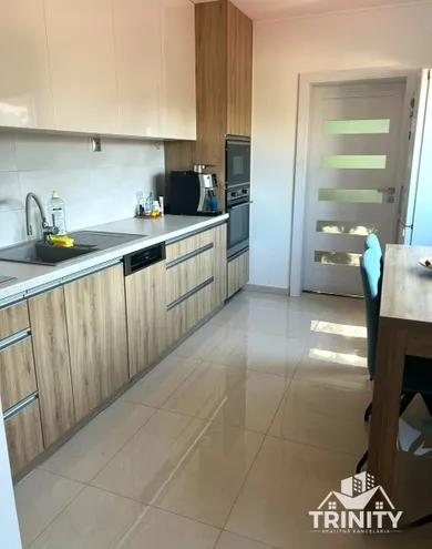 Mieszkania na sprzedaż, 4-pokojowe, Nové Zámky · €190 000