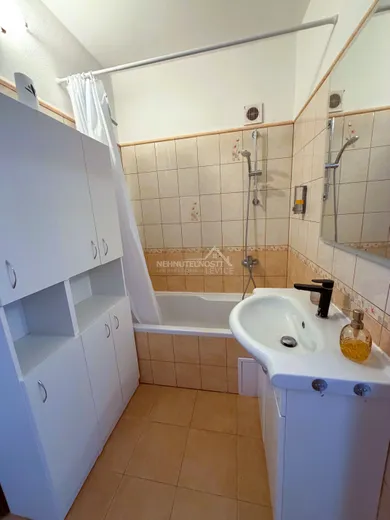 Na predaj 2-izbový byt, 66 m², Levice, Ul. Z. Nejedlého