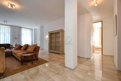 Na prenájom 3-izbový byt, 146 m², Bratislava-Staré Mesto