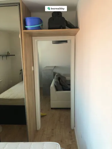 Na prenájom 2-izbový byt, 33 m², Bratislava-Nové Mesto