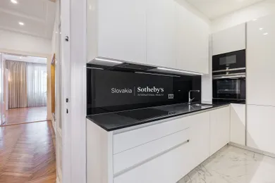 Na predaj 3-izbový byt, 117 m², Bratislava-Staré Mesto, Laurinská