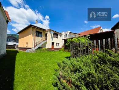 Domy na sprzedaż, 6-pokojowe, Žilina · €225 000