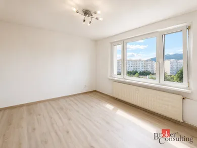 Na prenájom 3-izbový byt, 70 m², Banská Bystrica, Karpatská