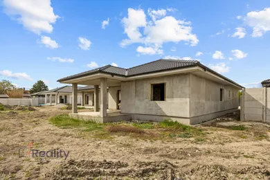Domy na sprzedaż, 4-pokojowe, Nové Zámky · €399 900