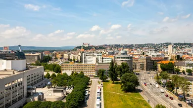 Na prenájom 2-izbový byt, 61 m², Bratislava-Staré Mesto, Landererova