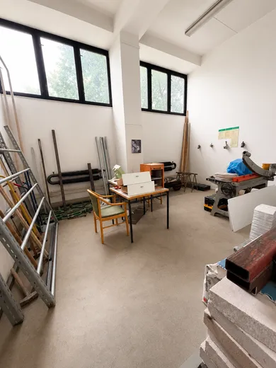 Na prenájom objekt v Bratislava-Rača · €400 · Čiastočná rekonštrukcia