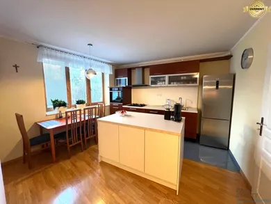 Na predaj 4-izbový byt, 137 m², Bratislava-Staré Mesto, Kysucká