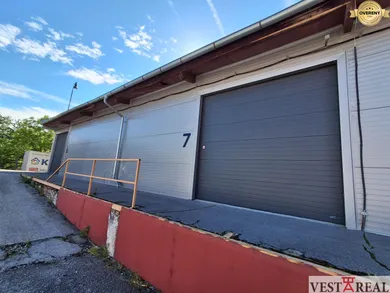 Na prenájom komerčné, 135 m², Trnava, Chovateľská
