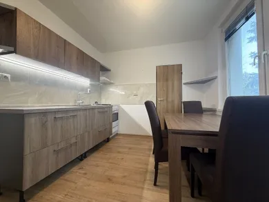 Na predaj 2-izbový byt, 69 m², Zlaté Moravce, Mládeže