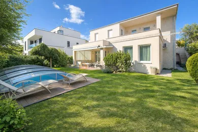 Domy na sprzedaż, 10-pokojowe, Bratislava-Nové Mesto · €1 590 000