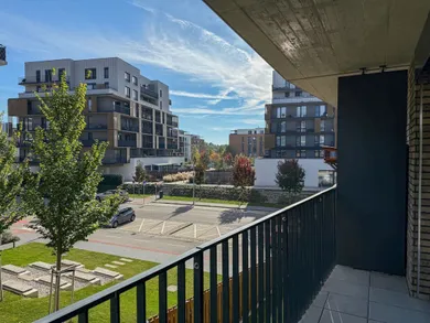 Na prenájom 2-izbový byt, 60 m², Bratislava-Petržalka, Fialová