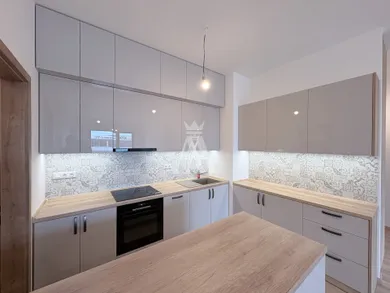 Kiadó lakások, 2-szobás, Košice-Staré Mesto · €1000