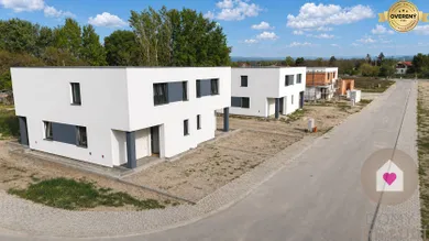 Na predaj 4-izbový dom, 128 m², Ivanka pri Dunaji, Jazerná