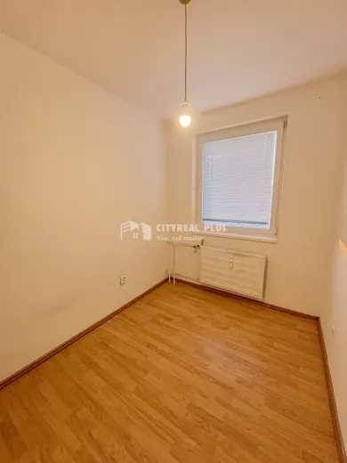 Na predaj 3-izbový byt, 62 m², Nové Zámky, -