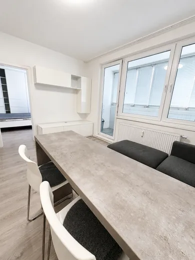 Na prenájom 1-izbový byt, 38 m², Bratislava-Petržalka, Šustekova