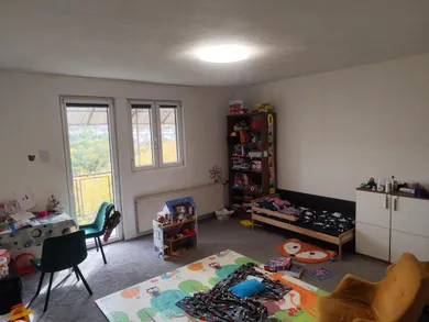 Na predaj 4-izbový dom, 200 m², -
