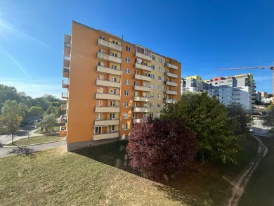 Na prenájom 2-izbový byt, 54 m², Trenčín, Východná