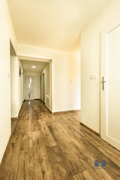 Na predaj 3-izbový dom, 140 m², Bzovík